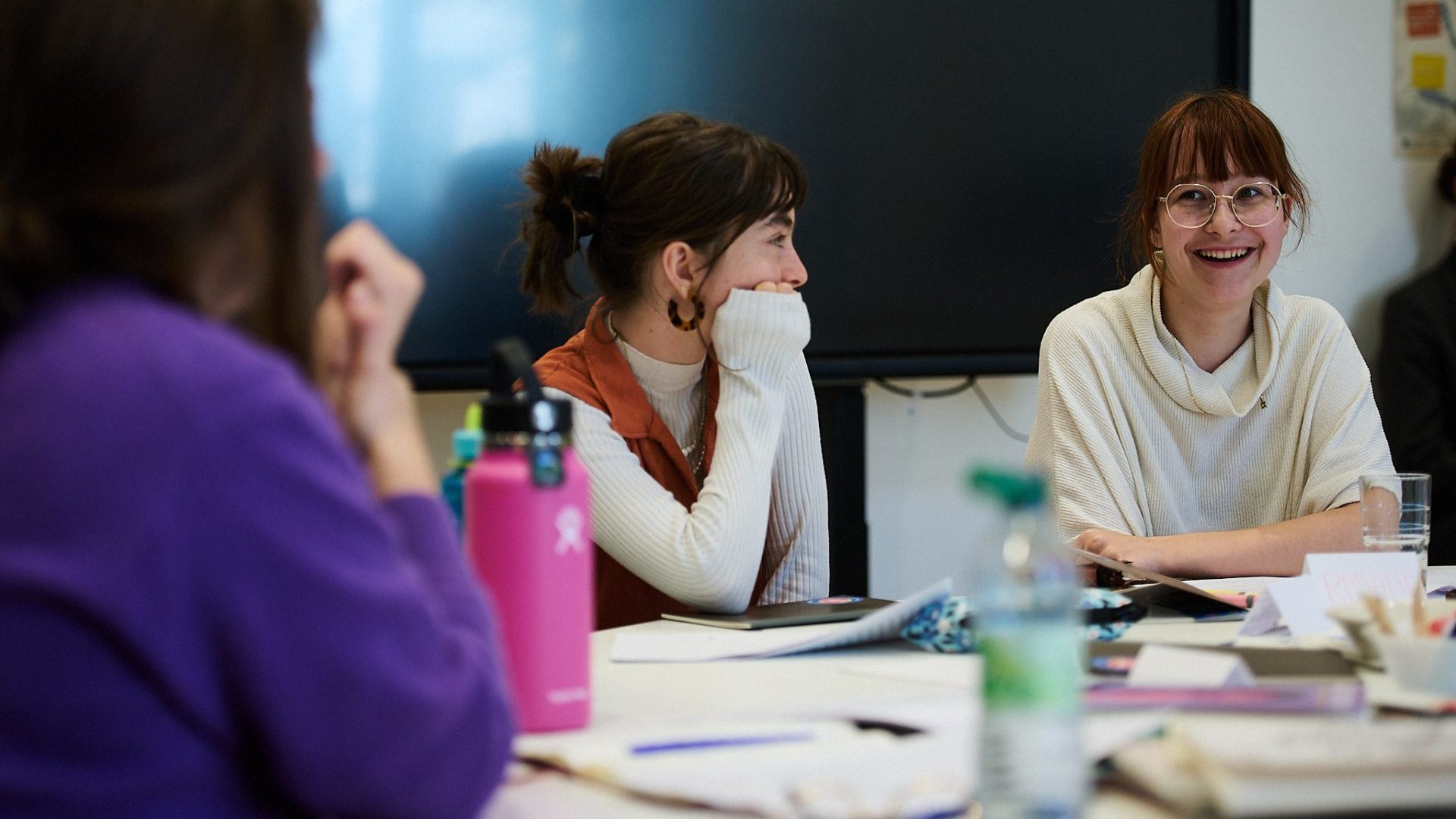 20231006-tracy-fuad-authors-at-school-alm-5846-web-aspect-ratio-2400-1350